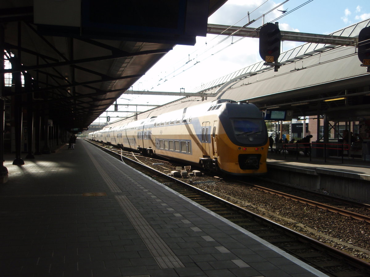 Zwei DD-IRM als IC Groningen - Rotterdam Centraal in Amersfoort. 15.04.2017