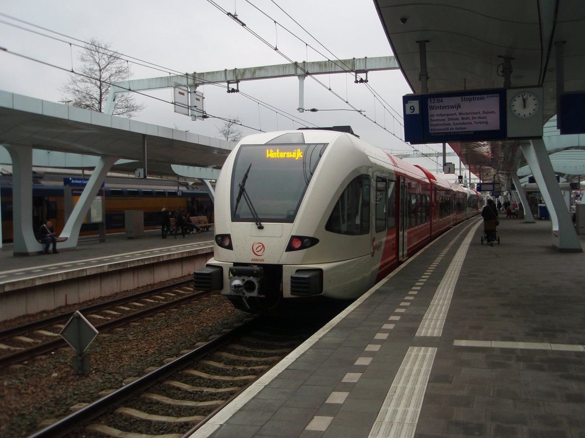 Zwei GTW der Arriva als Stoptrein nach Winterswijk in Arnhem Centraal. 01.04.2017