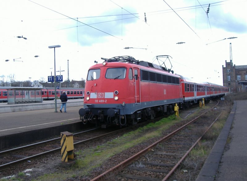 110 489 als RB 76 nach Rotenburg (Wmme) in Minden (Westf.). 14.04.2006