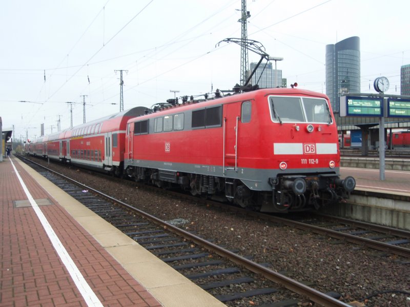 111 112 als RE 4 nach Aachen Hbf in Dortmund Hbf. 15.11.2008
