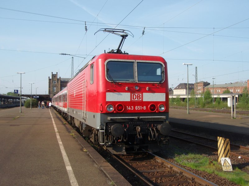 143 651 als RB 76 nach Rotenburg (Wmme) in Minden (Westf.). 03.05.2008
