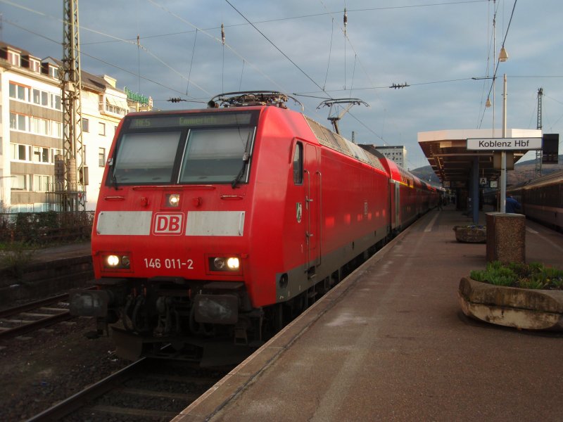 146 011 als RE 5 nach Emmerich in Koblenz Hbf. 28.03.2009