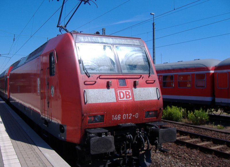 146 012 als RE 6 aus Dsseldorf Hbf in Minden (Westf.). 02.07.2006