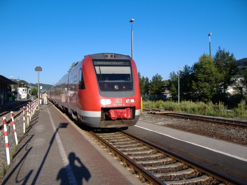 612 550 als RE 17 Hagen Hbf - Warburg (Westf.) bei der Einfahrt in Bestwig. 17.07.2006