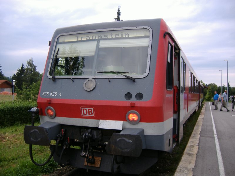 628 626 als RB nach Traunstein in Waging am See. 01.08.2006