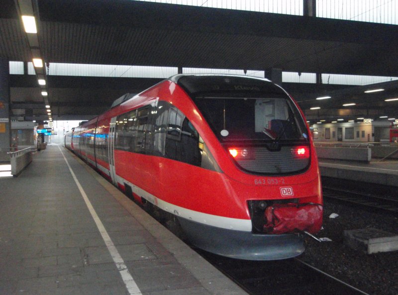643 053 als RE 10 nach Kleve in Dsseldorf Hbf. 05.04.2008