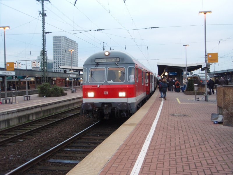 Ein Karlsruher Steuerwagen als RB 50 nach Mnster (Westf.) Hbf in Dortmund Hbf. 13.12.2008