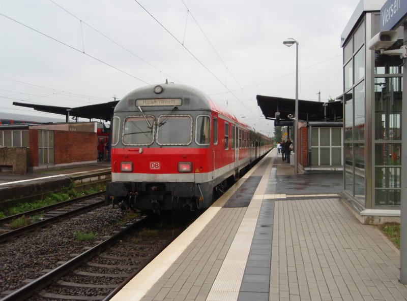 Ein Karlsruher Steuerwagen als RE 13 Venlo - Hamm (Westf.) in Viersen. 17.05.2009