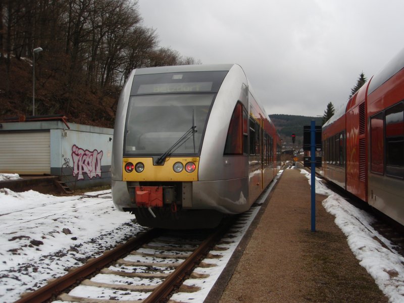 Ein VT 646 der Hellertalbahn als RB 96 Dillenburg - Betzdorf (Sieg) in Neunkirchen. 21.02.2009