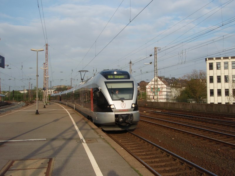 ET 23009-B der Abellio Rail als RE 16 aus Siegen bei der Einfahrt in Essen Hbf. 26.04.2008