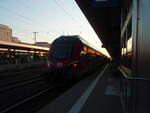 Ein Doppelstock Steuerwagen als RE 1 nach Mnchen Hbf in Nrnberg Hbf.