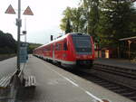 612 655 als RE 41 Neustadt (Waldnaab) - Nrnberg Hbf in Neukirchen (b Sulzbach-Rosenberg).