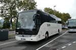 (280'663) - Aus Polen: Lembus, Warszawa - WG 7888L - Mercedes am 23. September 2025 beim Bahnhof Interlaken Ost (280'663) - Aus Polen: Lembus, Warszawa - WG 7888L - Mercedes am 23. September 2025 beim Bahnhof Interlaken Ost