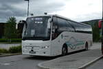 (289'011) - Innlandstrafikk, Folldal - Nr. 5935/ZD 22'458 - Volvo am 19. Juni 2026 in Vinstra, Peer Gynt Spiseri