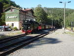 99 7232 der Harzer Schmalspurbahnen als HSB Brocken - Nordhausen Nord in Eisfelder Talmhle.