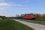 120 114 brachte am 12. April 2020 einige  Nightjet-Waggons  nach Freilassing. Aufgenommen leider mit  Fotowolke  bei Grabensttt im Chiemgau.