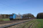 185 526 war am 20. Mrz 2024 mit einem gemischten Gterzug bei Brannenburg in Richtung Kufstein unterwegs.