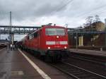 111 100 als RE Kassel Hbf - Frankfurt (Main) Hbf in Marburg (Lahn).