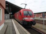 182 003 als RE 1 nach Magdeburg Hbf in Frankfurt (Oder).