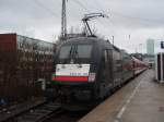 ES 64 U2 - 030 der MRCE Dispolok als HKX nach Köln Hbf in Hamburg-Altona.