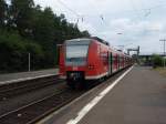 425 553 als RE nach Frankfurt (Main) Hbf in Treysa.