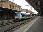 VT 150 der Vogtlandbahn als RB 2 aus Adorf (Vogtl) in Reichenbach (Vogtl) ob Bf.