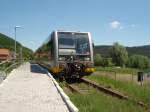 672 910 der Burgenlandbahn als BLB 92 aus Naumburg (Saale) Hbf in Wangen.