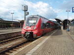 442 303 als RE 20 Lichtenfels - Leipzig Hbf in Saalfeld (Saale).