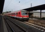 Ein Wittenberger Steuerwagen als RB nach Frankfurt (Main) Hbf in Hanau Hbf.