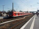 423 825 als S 5 nach Frankfurt (Main) Sd in Friedrichsdorf (Taunus).