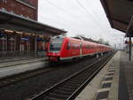 612 038 als RE 17 aus Hagen Hbf in Warburg (Westf.).