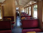 Der Innenraum eines Wagens der Harzer Schmalspurbahnen.