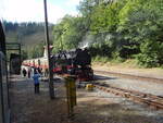 99 7232 der Harzer Schmalspurbahnen als HSB Nordhausen Nord - Brocken beim Wasserfassen in Eisfelder Talmhle.