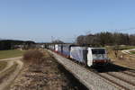 189 914 mit dem  Intercombi  am 25. Februar 2021 bei Grabensttt im Chiemgau.