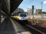 246 004 der metronom Eisenbahngesellschaft als ME nach Cuxhaven bei der Ausfahrt aus Hamburg Hbf.