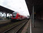 Ein Doppelstock Steuerwagen als RE 50 Leipzig Hbf - Dresden Hbf in Riesa.