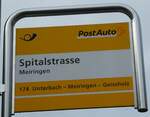 (230'943) - PostAuto-Haltestellenschild - Meiringen, Spitalstrasse - am 27.