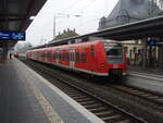 425 076 als RB 49 nach Hanau Hbf in Friedberg (Hess.).