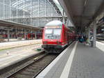 Ein Doppelstock Steuerwagen als RE 30 aus Kassel Hbf in Frankfurt (Main) Hbf.