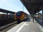 ET 153 der Hessischen Landesbahn als RB 49 nach Hanau Hbf in Friedberg (Hess.). 10.05.2025