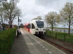 Ein GTW der Arriva als Stoptrein aus Leeuwarden in Stavoren.