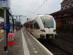 Ein GTW der Arriva als Stoptrein nach Arnhem Centraal in Tiel.