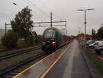 75103 als R 22 nach Oslo Sentral in Rakkestad. 15.09.2026
