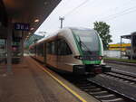 Ein GTW der Steiermarkbahn und Bus als S 11 nach belbach in Peggau-Deutschfeistritz.