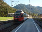 4024 025 als S 5 nach Innsbruck Hbf in Scharnitz.