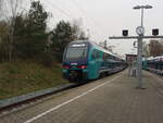526 021 der erixx Holstein als RE 83 Lneburg - Kiel Hbf in Bchen. 30.03.2024