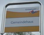 (205'330) - GrindelwaldBus-Haltestellenschild - Grindelwald, Gemeindehaus - am 19.