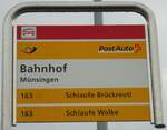 (142'446) - PostAuto/BUS Plus-Haltestellenschild - Mnsingen, Bahnhof - am 10.