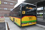 (283'243) - PostAuto Bern - BE 537'935/PID 12'347 - eSolaris am 16. Dezember 2025 beim Bahnhof Spiez