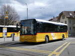(272'837) - PostAuto Bern - Nr. 215/BE 843'215/PID 10'672 - Heuliez am 13. Mrz 2025 beim Bahnhof Worb Dorf
